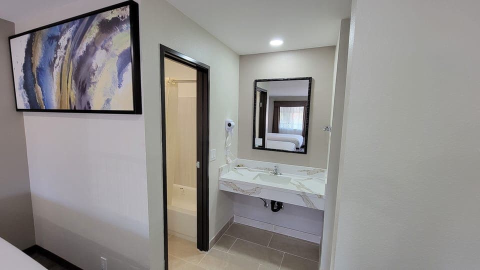 Room, 2 Queen Beds, Non Smoking | Bathroom | Combined shower/tub, towels