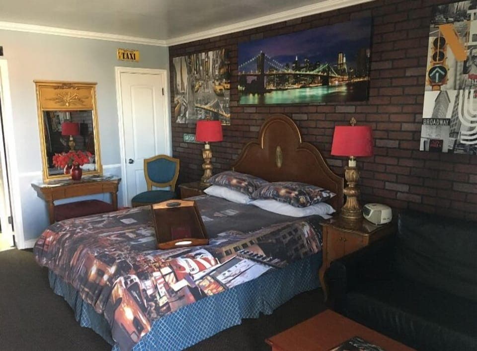 In-room safe, desk, iron/ironing board, cribs/infant beds