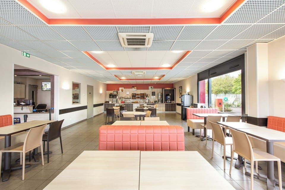 Daily buffet breakfast (EUR 9.90 per person)