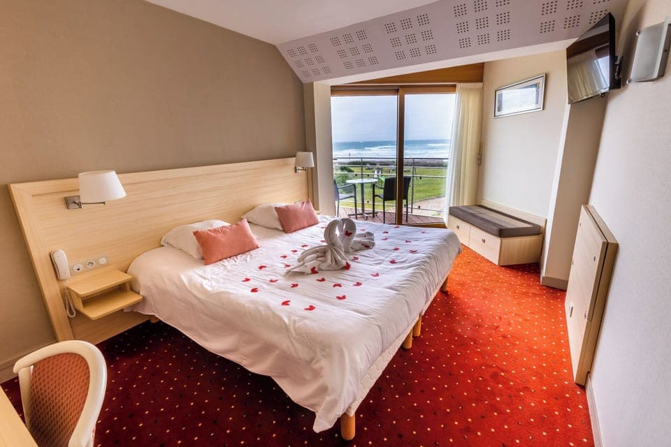 Premium Double Room | In-room safe, desk, laptop workspace, soundproofing