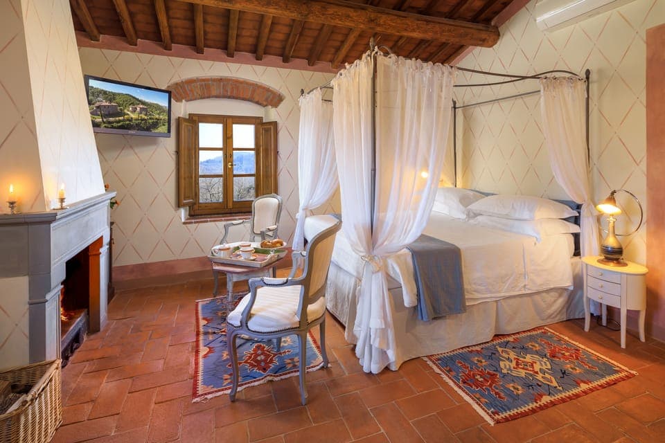 Studio Suite (I Tigli) | Minibar, in-room safe, individually decorated, individually furnished