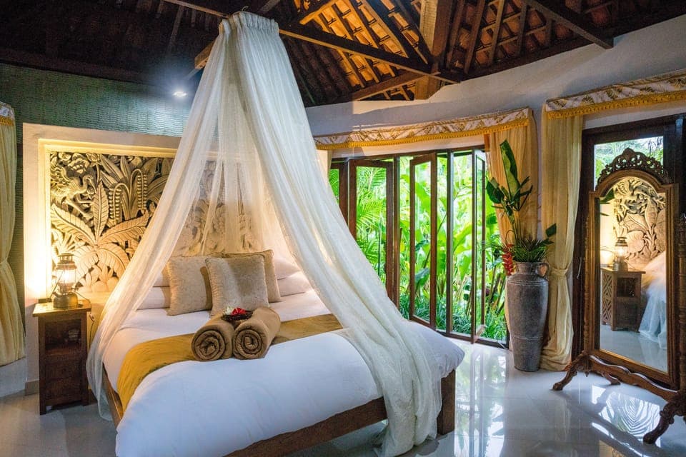 Honeymoon Suite, Mountain View | Egyptian cotton sheets, premium bedding, pillowtop beds, minibar