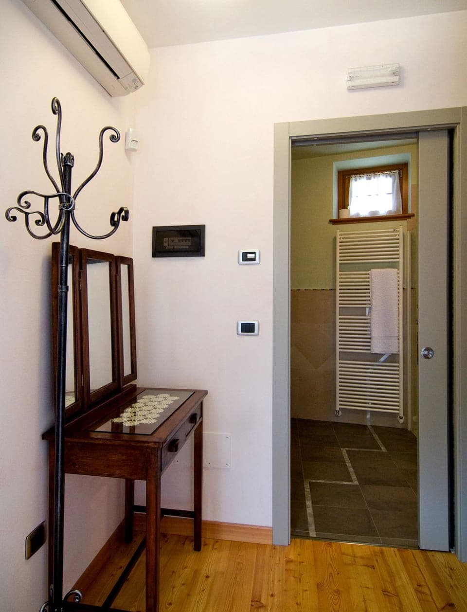 Minibar, desk, soundproofing, free WiFi