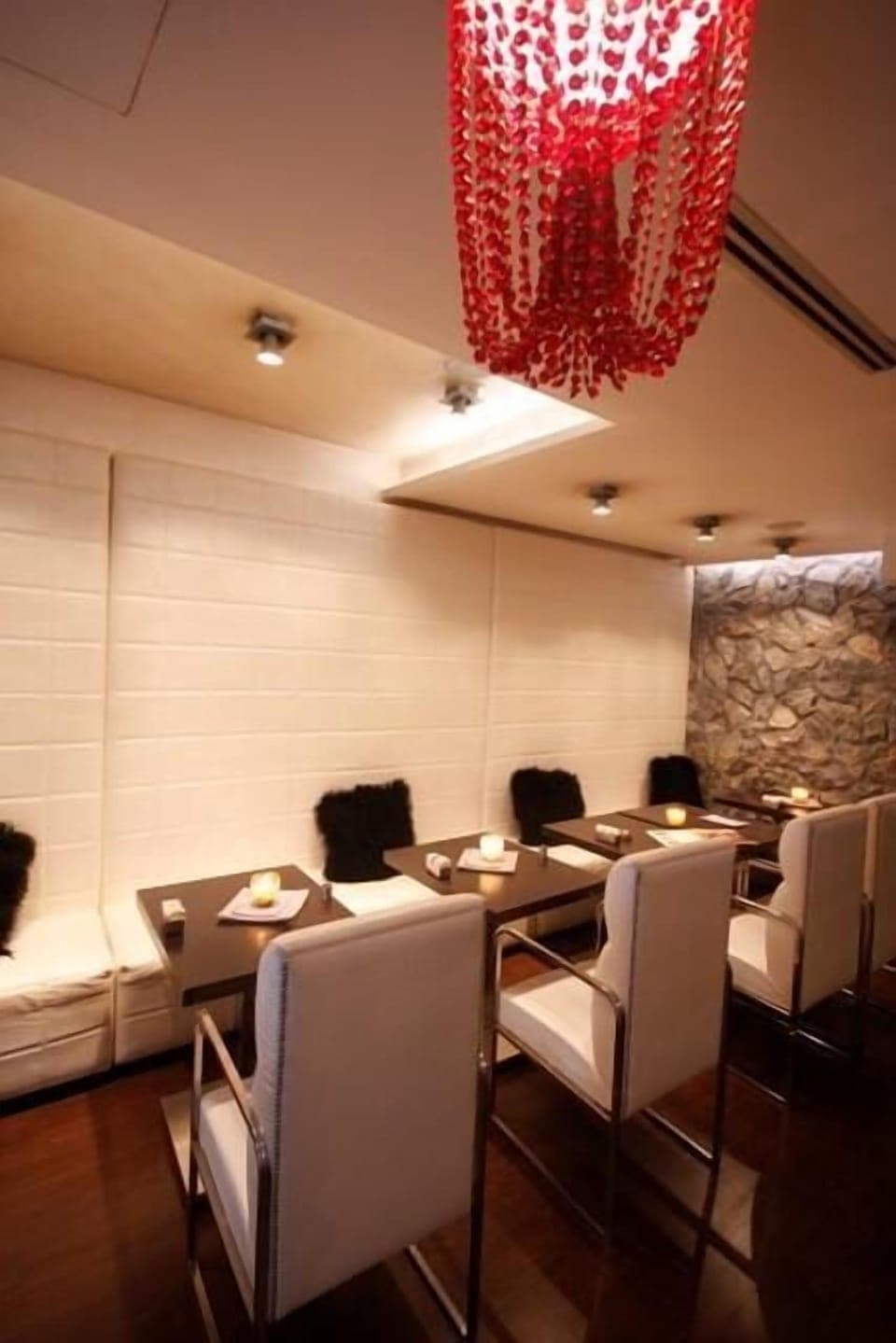 Breakfast, lunch, dinner served; international cuisine, beach views 