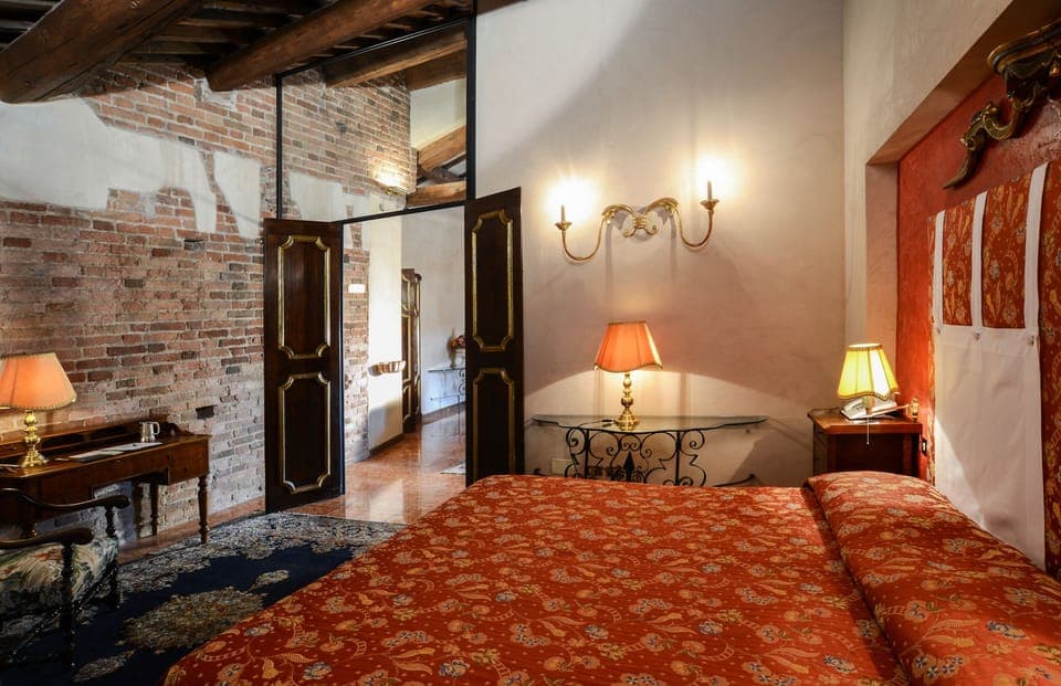 Minibar, in-room safe, individually decorated, individually furnished