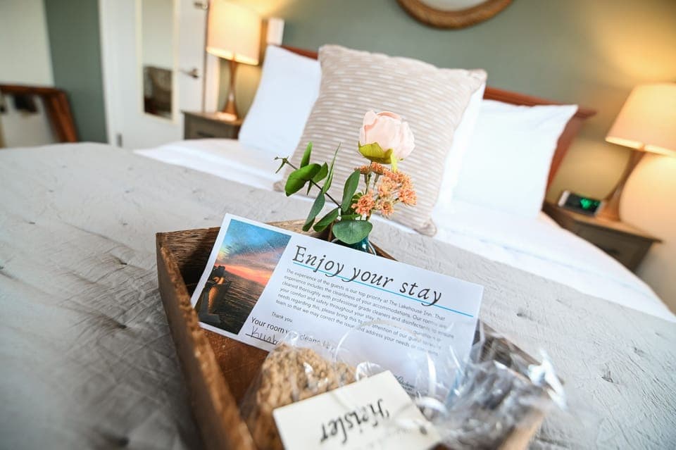 Room, Private Bathroom (Traditional Queen Room) | Iron/ironing board, free WiFi, bed sheets