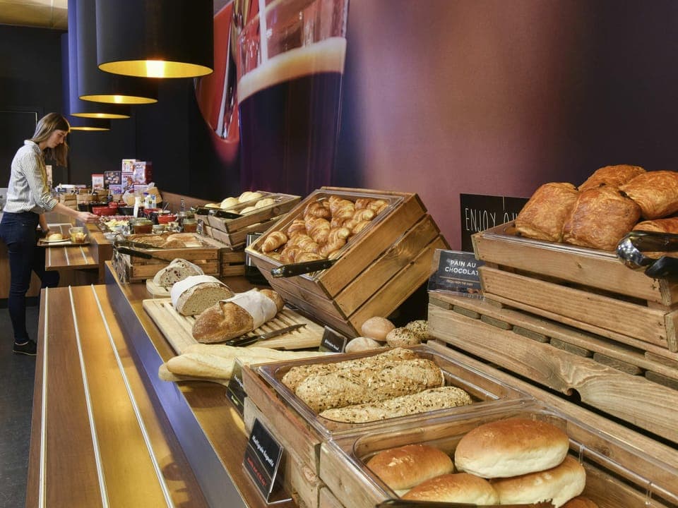 Daily buffet breakfast (EUR 17 per person)