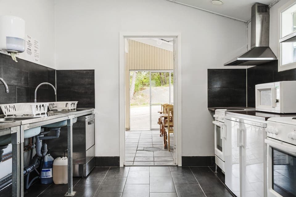 Fridge, microwave, coffee/tea maker, cookware/dishes/utensils