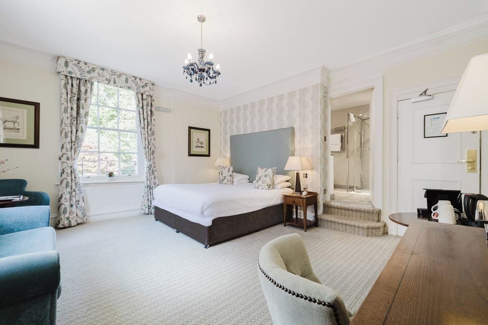 Premium bedding, in-room safe, desk, blackout drapes