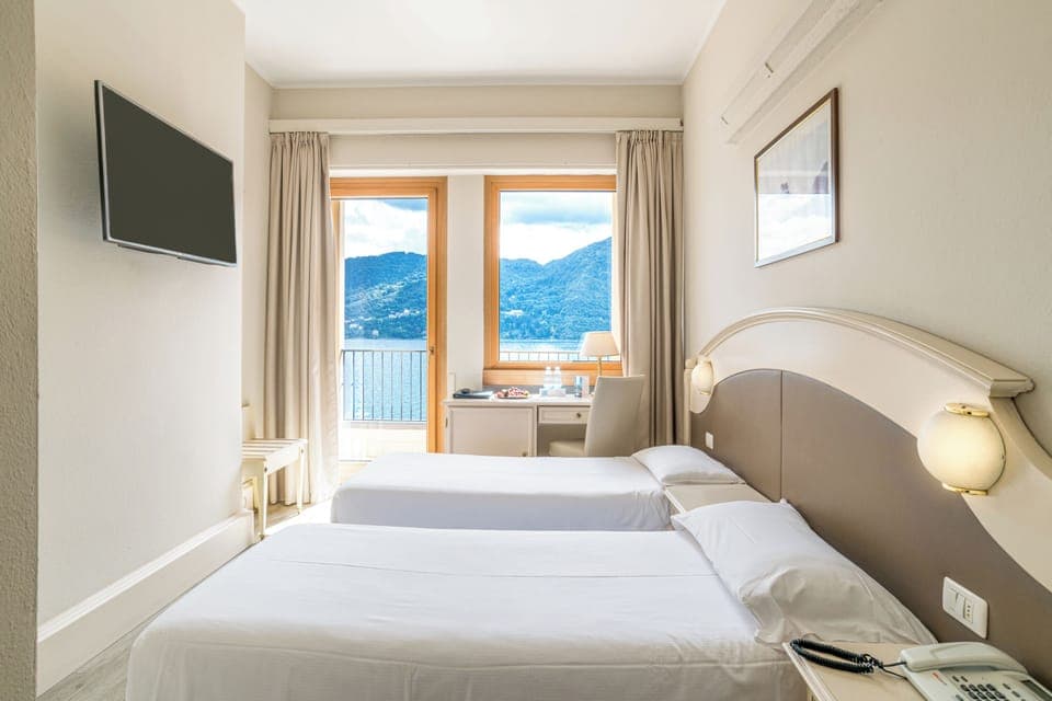 Double Room, Balcony, Lake View | Down comforters, in-room safe, individually decorated, desk