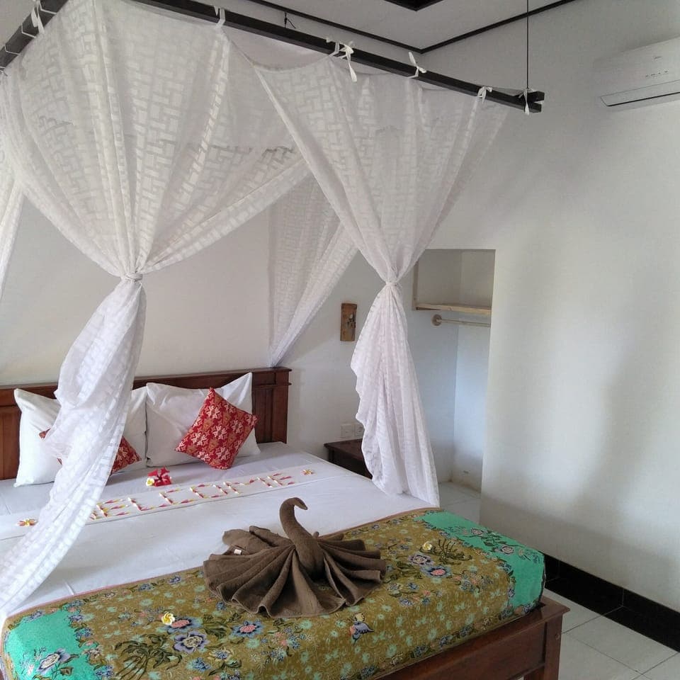 Deluxe Garden Room | Blackout drapes, iron/ironing board, free WiFi