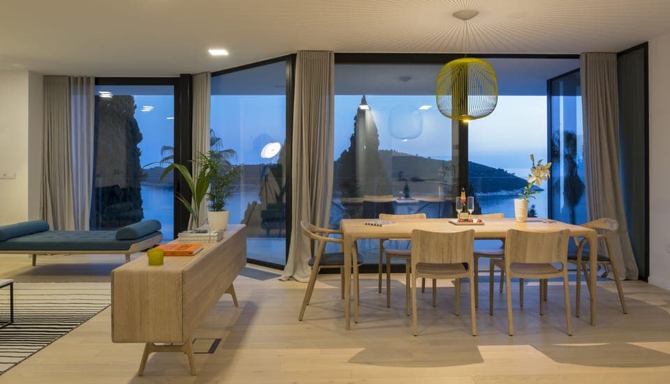  Exclusive Three Bedroom Apartment with Sea view and Balcony  | In-room dining