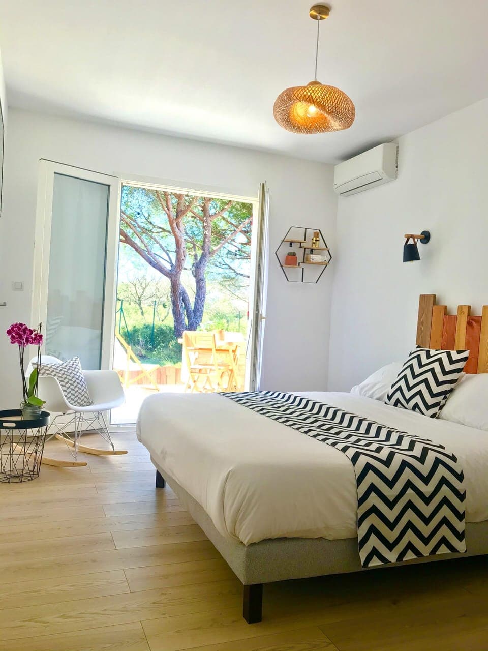 Double Room, Terrace (CONFORT TERRASSE 2 Pers) | Individually decorated, individually furnished, free WiFi, bed sheets