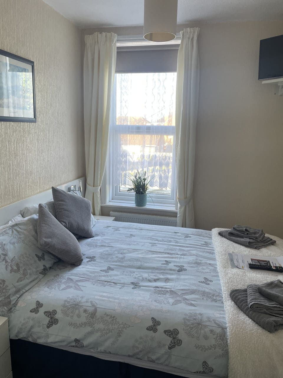 Free WiFi, bed sheets