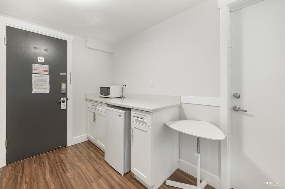 Premium bedding, pillowtop beds, in-room safe, free WiFi