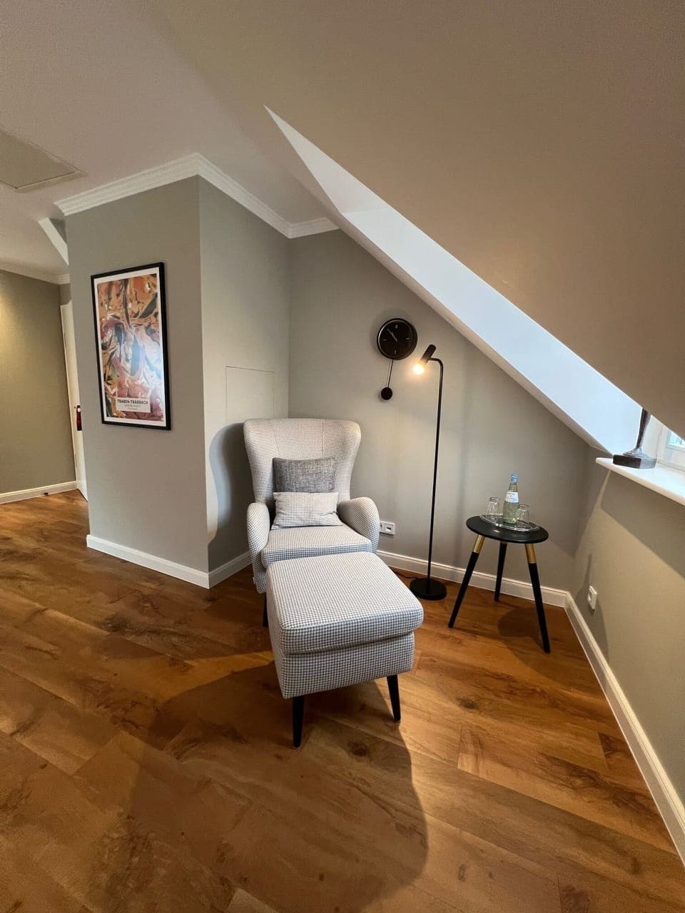 Junior Studio Suite, 1 Queen Bed, Non Smoking, Mountain View | Living area | 80-cm LED TV with satellite channels