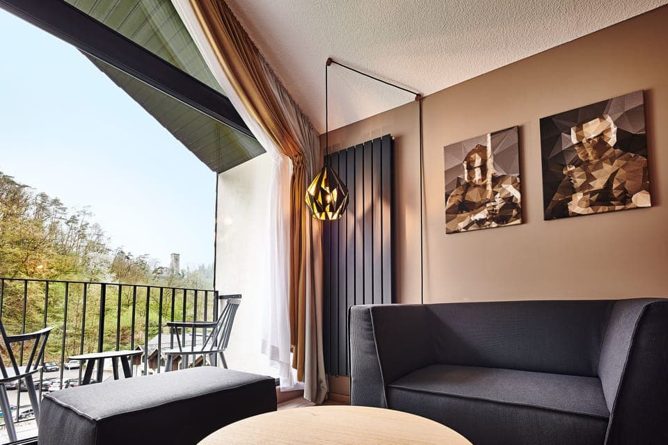 Doppelzimmer (Burgblick) | Hypo-allergenic bedding, in-room safe, desk, laptop workspace