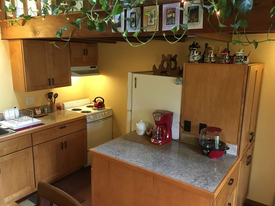 The full kitchen has extensive cupboard space, granite countertops, accessories.
