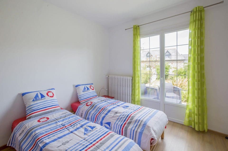 Bedroom #1 4 singles