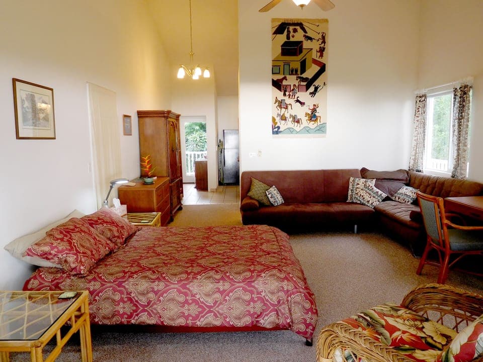 Orchid Suite facing towards kitchen