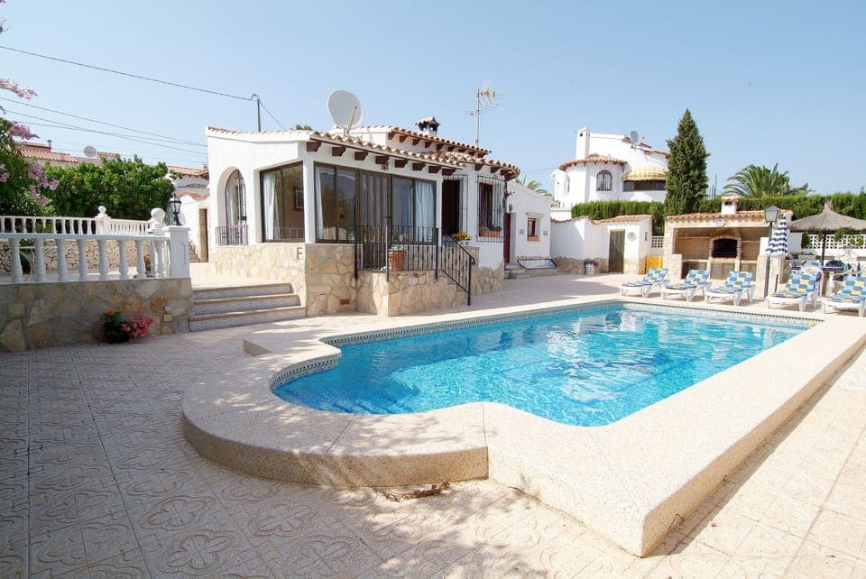 Casa Bella, Calpe sleep 10 people, private pool and BBQ. Free Wifi