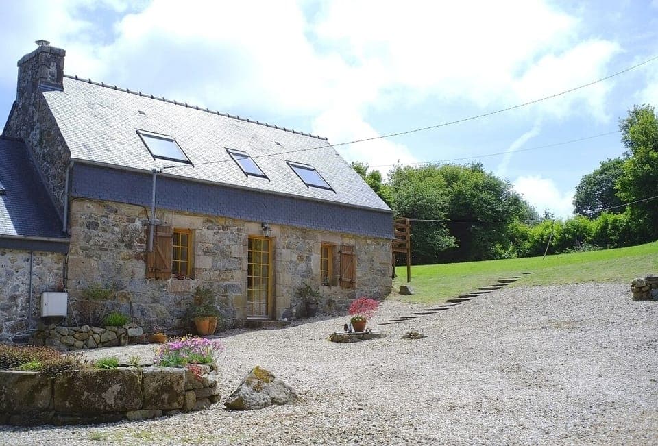 Front of house and driveway
