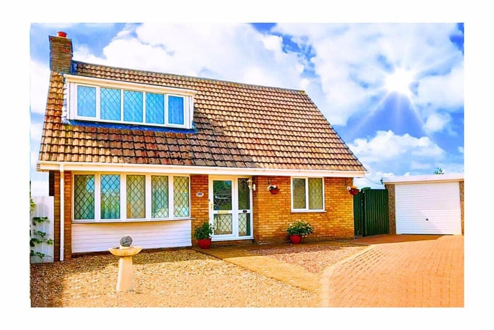 ★ 3 Bed / Sleeps 1-5
★ Holiday with Family & Friends
★ Just 15 mins to Skegness
