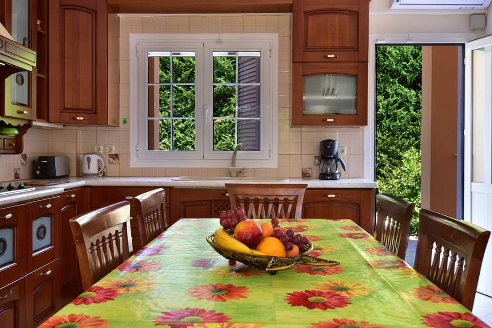 kitchen - fully equipped with dishwasher