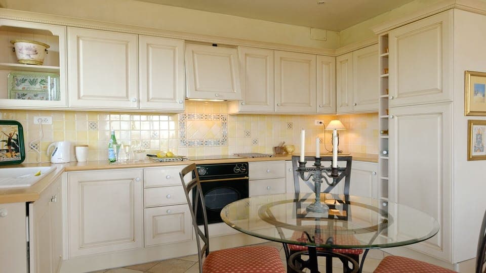 The fully equipt kitchen