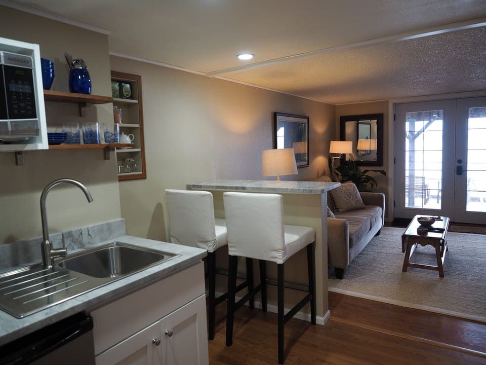 Breakfast bar with bar stools - perfect for lunch or laptop.