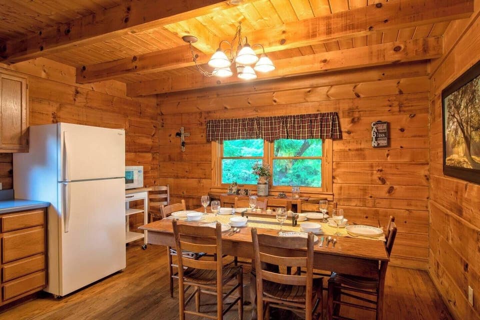 The Kitchen / Dining Area (1)