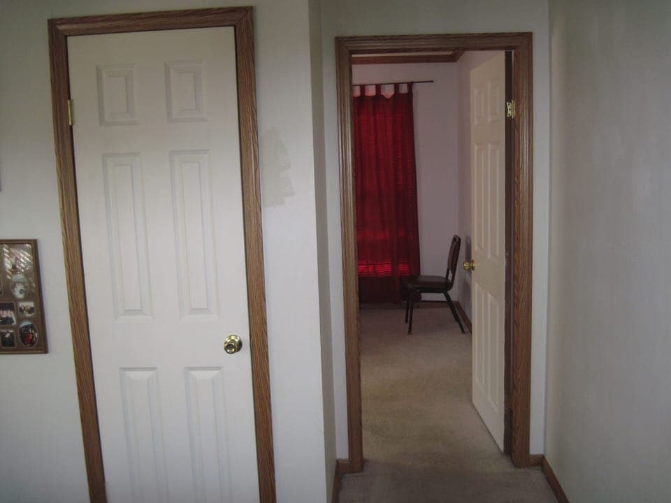 Walkway through bedroom 4 to bedroom 5