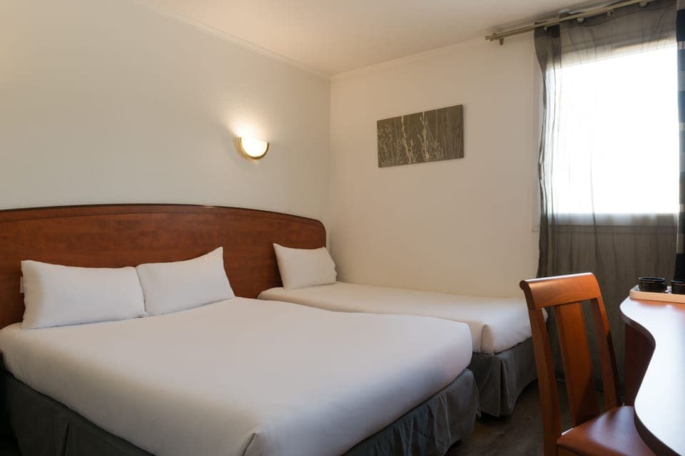 Family Comfort Triple Room  | In-room safe, desk, blackout drapes, soundproofing