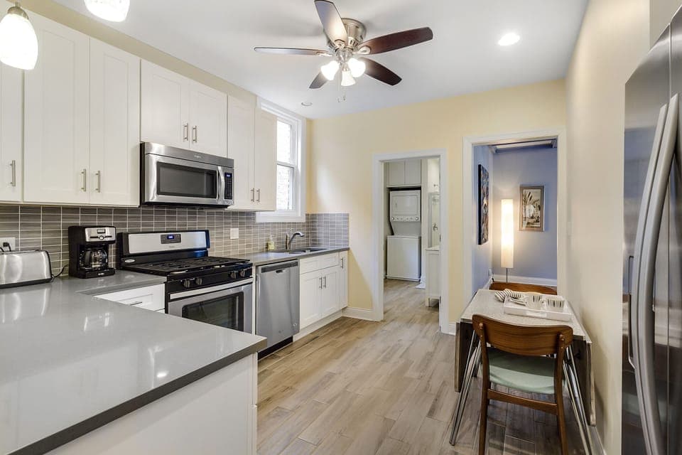 Kitchen with expandable eat-in dining