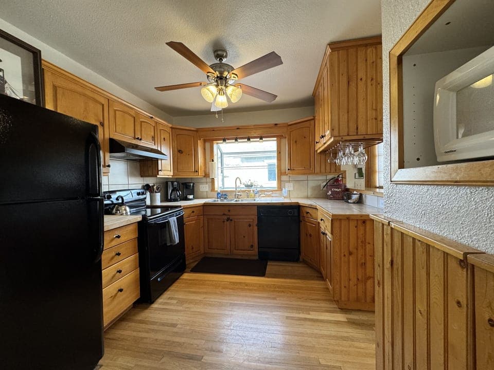 Full kitchen