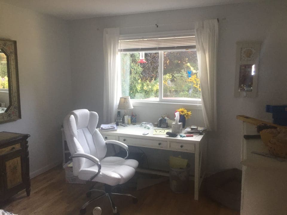 Bedroom 4 (guest Bedroom) : 2 twin beds (trundle) - sunny and roomy!