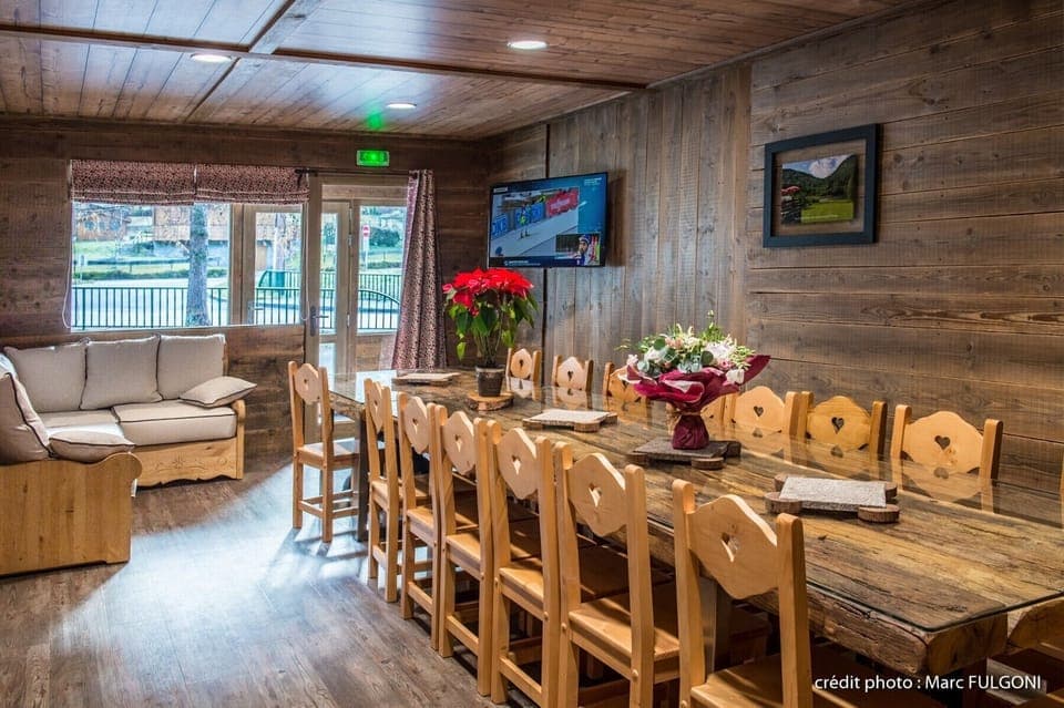 Salon séjour grande pièce à vivre location gite appartement chalets Vosges