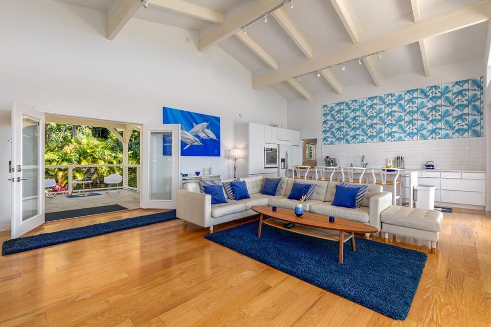 Amazing open floor plan with high vaulted ceilings.