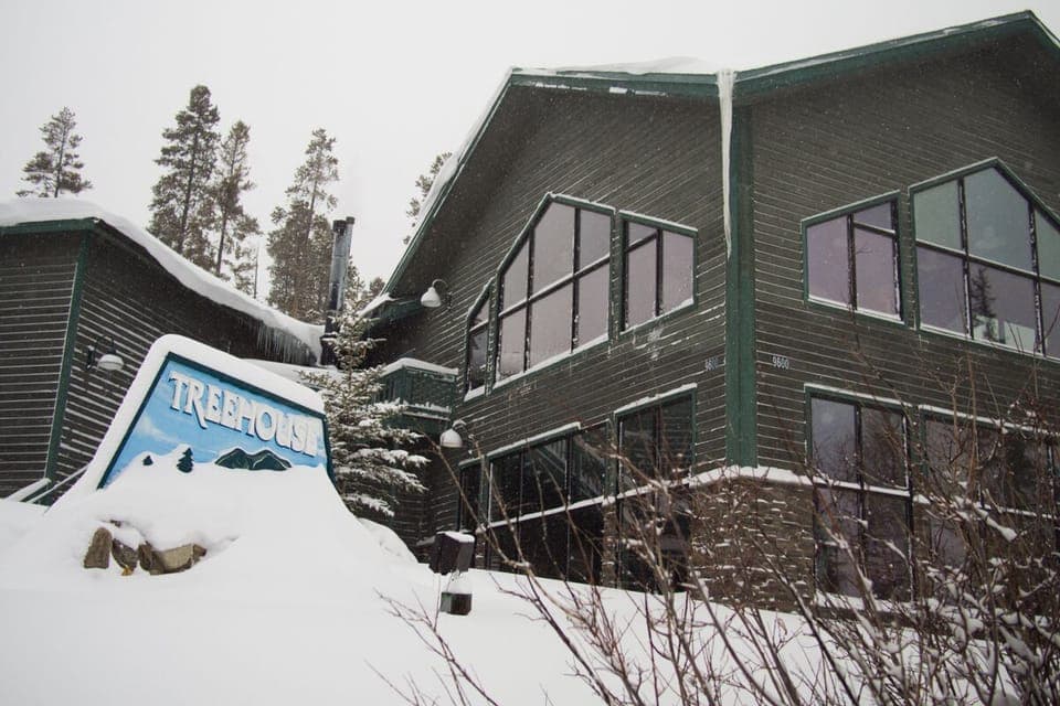 Treehouse in winter