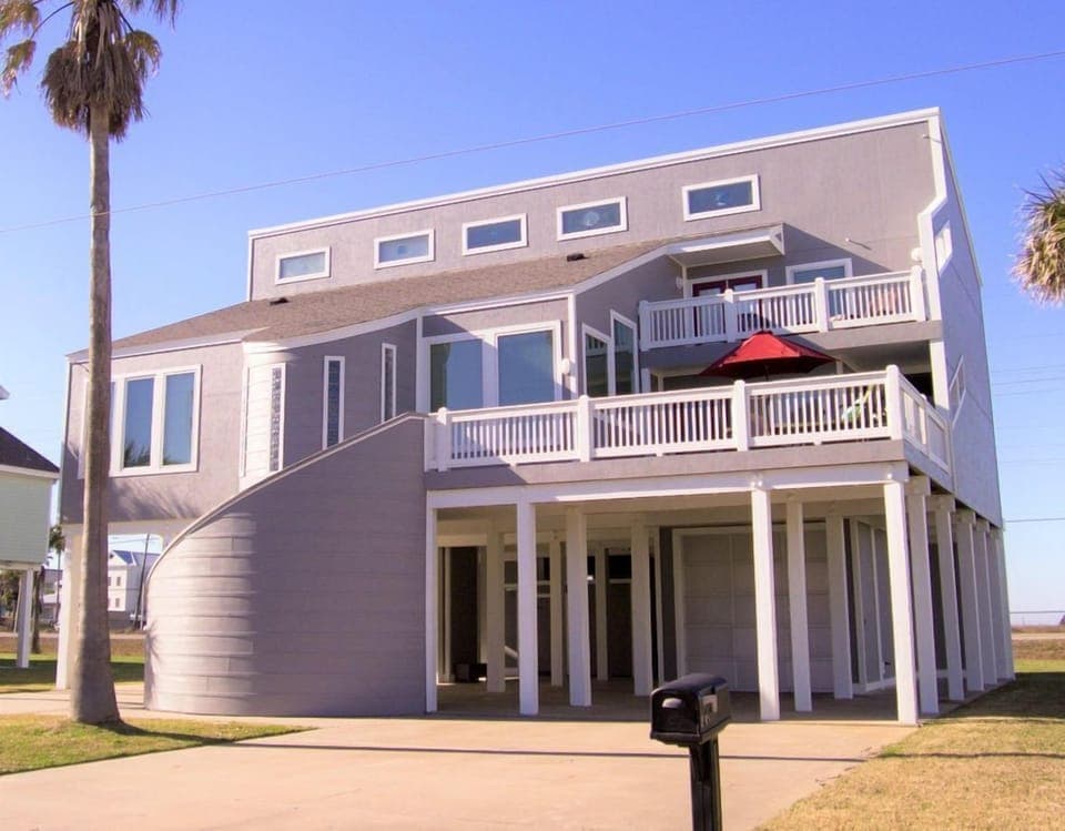 Beautiful Second Row Beach House