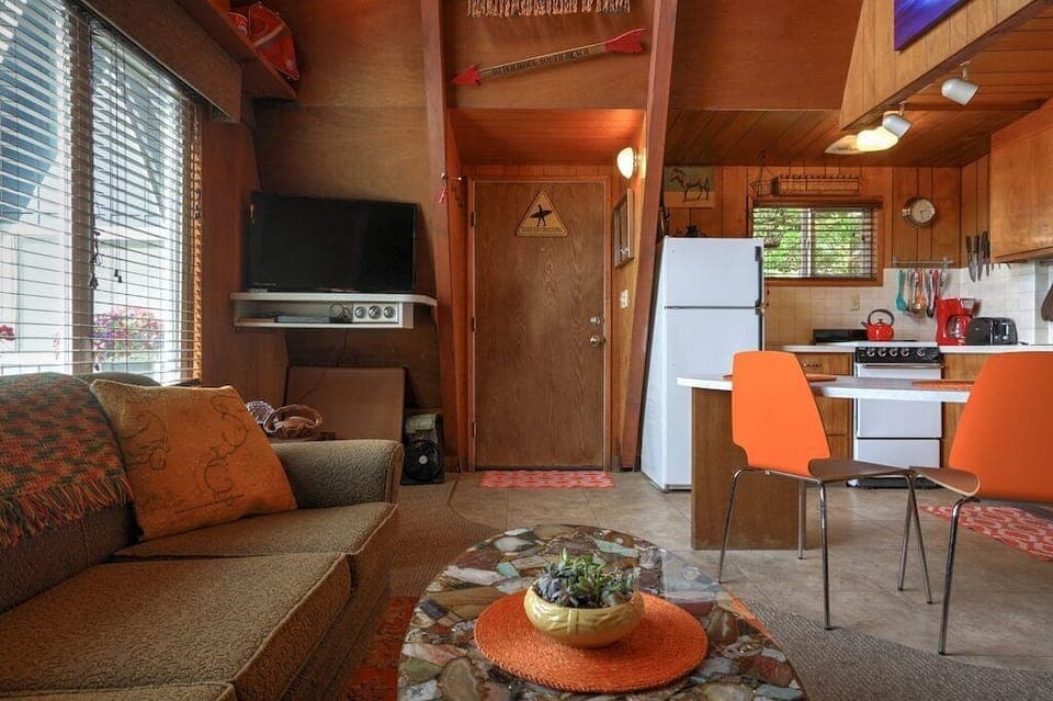 HDMI TV with cable, netflix, and blu-ray