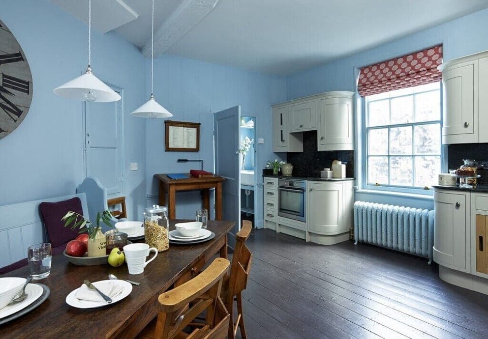 Fully equipped kitchen/diner