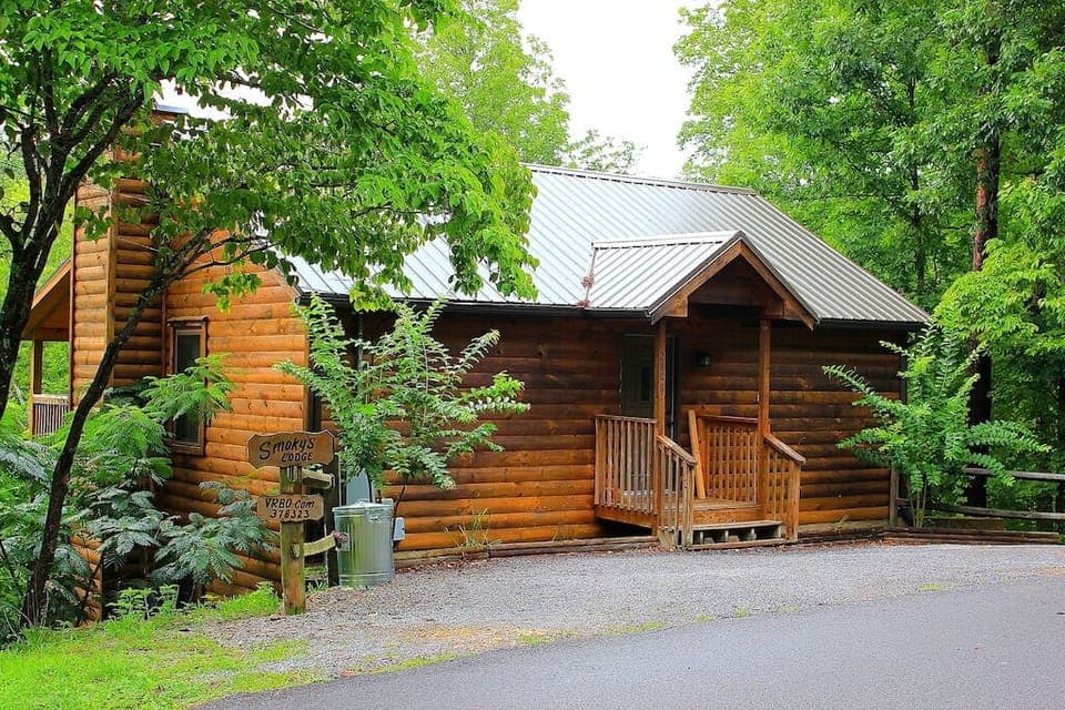 Welcome to Smoky's Lodge, - Over 1500sqft with plenty of room to spread out!!