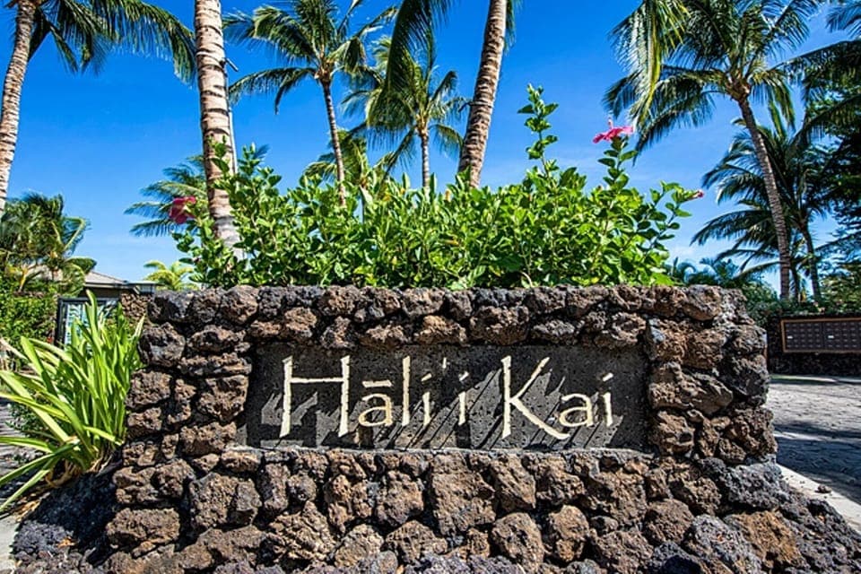 Welcome to beautiful Hali'i Kai. 
e komo mai