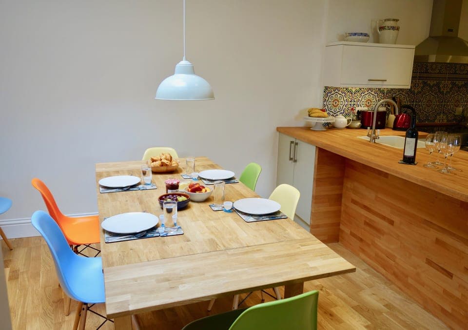 Open plan dining and kitchen