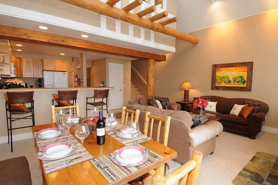 Casa Moonlight - Dining area - opens on to large balcony with barbecue