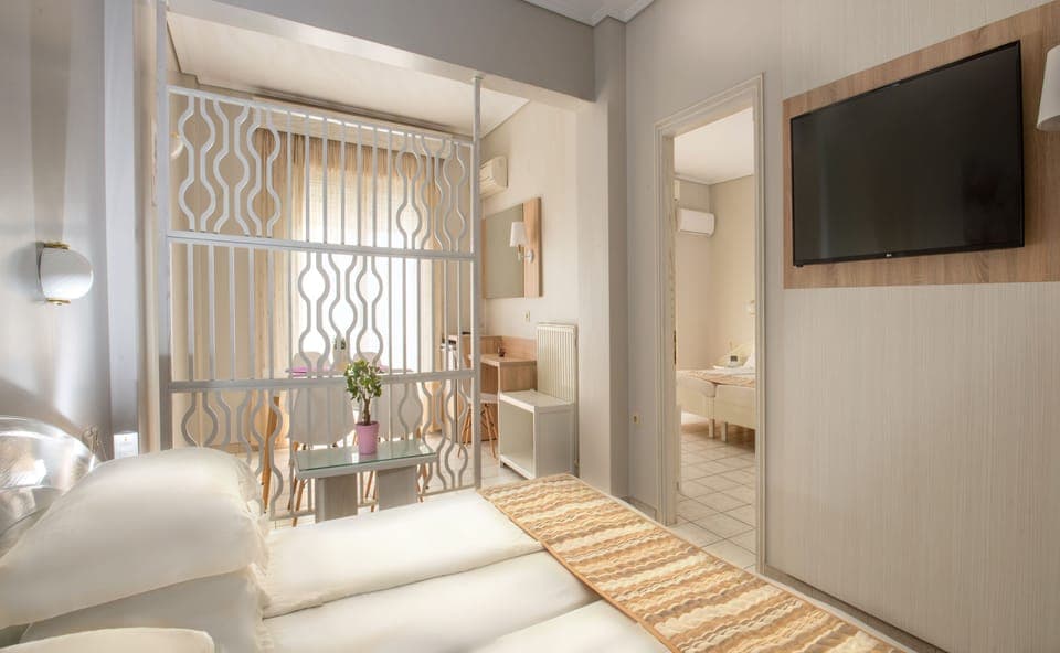 Select Comfort beds, in-room safe, desk, soundproofing