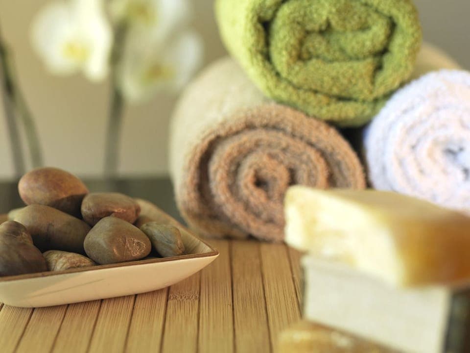 Sauna, hot tub, body treatments, aromatherapy, hot stone massages