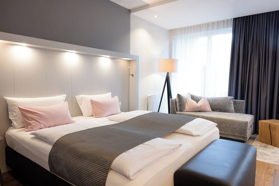 Double Room Single Use | Hypo-allergenic bedding, in-room safe, iron/ironing board, bed sheets