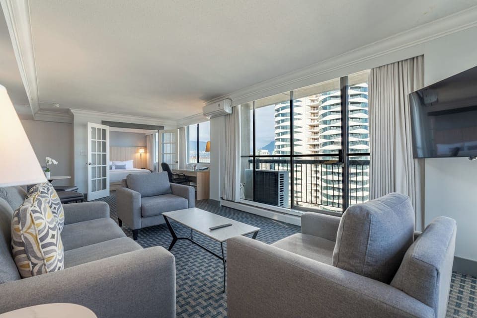 Executive Suite, 1 Bedroom, Kitchen | Egyptian cotton sheets, premium bedding, pillowtop beds, in-room safe